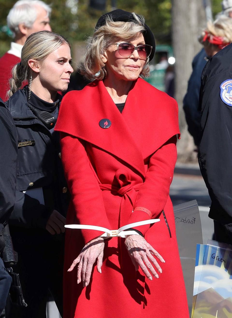 Jane Fonda: Plastik kelepçe daha çok acıtıyor - 1