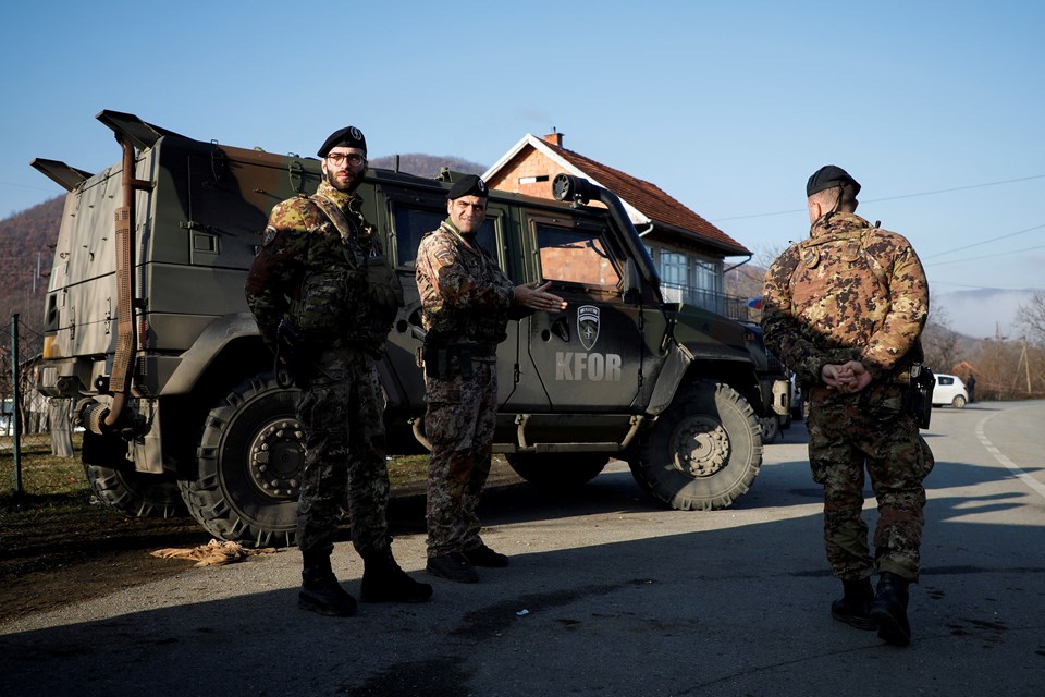 Kosova’da açılan ateş sonucu biri çocuk 2 Sırp yaralandı - 1
