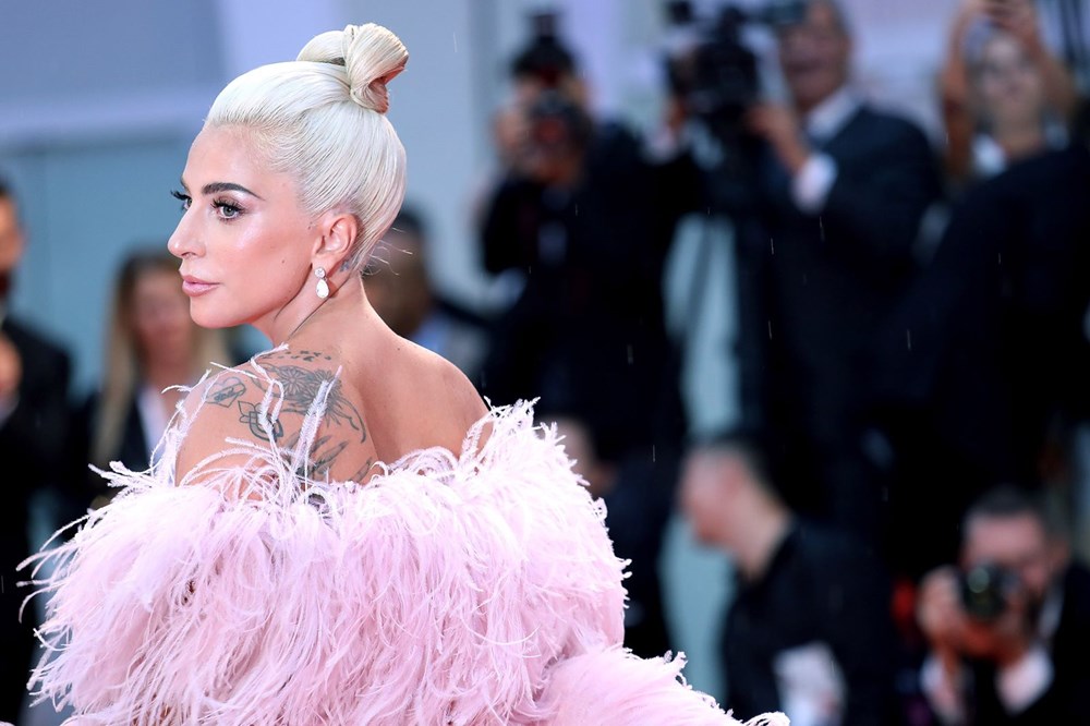 Певица с желтыми волосами. Леди гага 2021. Леди гага 2021. Леди гага фото. Кто сейчас гагой.