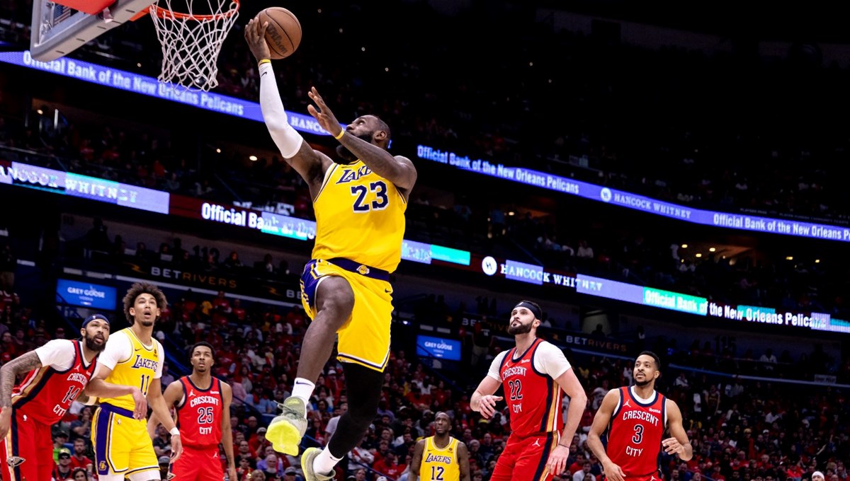 NBA'de Lakers play-off biletini kaptı NBA'de Lakers play-off biletini kaptı