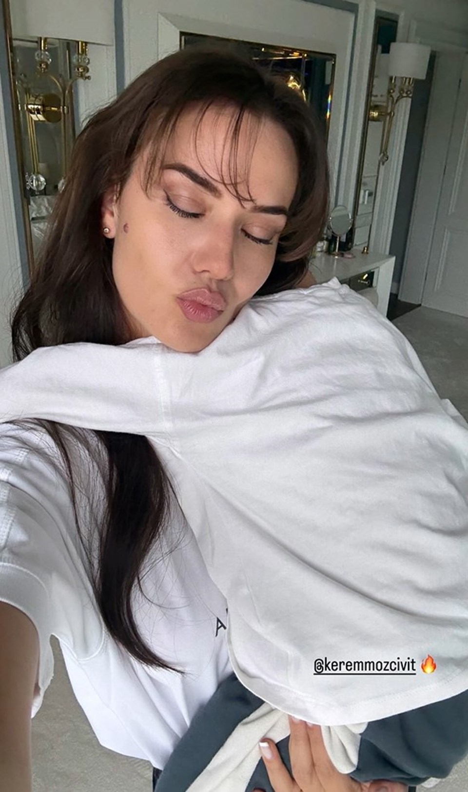 Fahriye Evcen'den oğlu Kerem ile yeni poz - 1