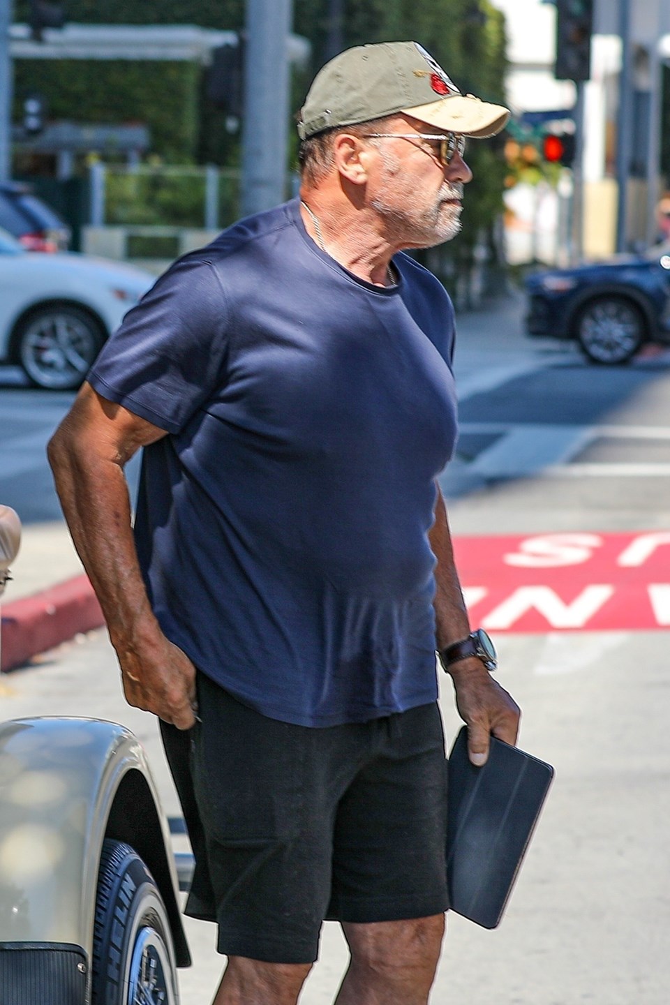 Arnold Schwarzenegger emekli askerlere 25 ev yapılması için bağışta bulundu - 1