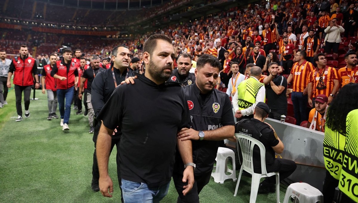 Tribünde sinirler gerildi: PAOK taraftarı stadyumdan çıkarıldı Tribünde sinirler gerildi: PAOK taraftarı stadyumdan çıkarıldı