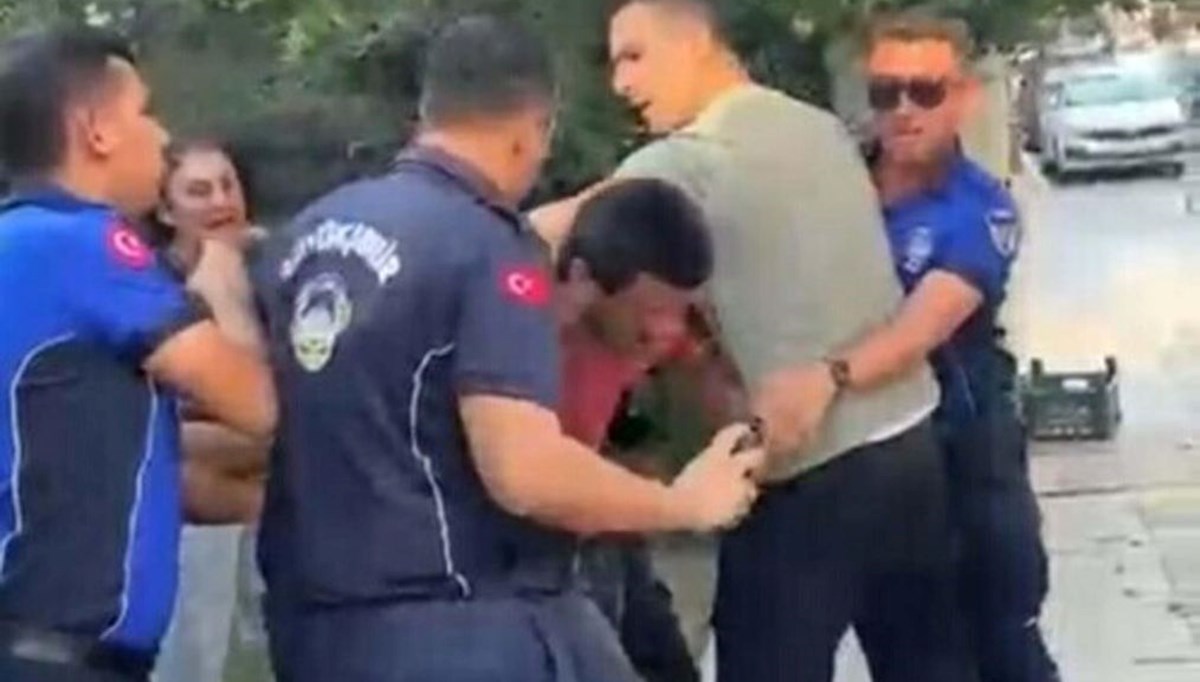 Zabıta seyyar satıcıyı dövdü