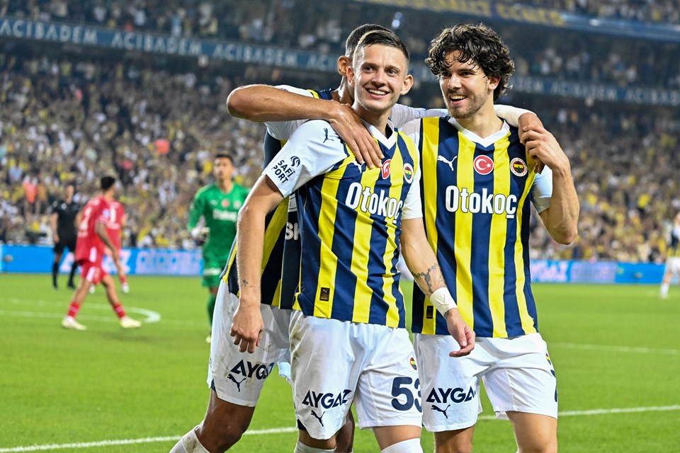 SON DAKİKA: Geriden gelen Fenerbahçe, tur için büyük avantaj yakaladı - 1