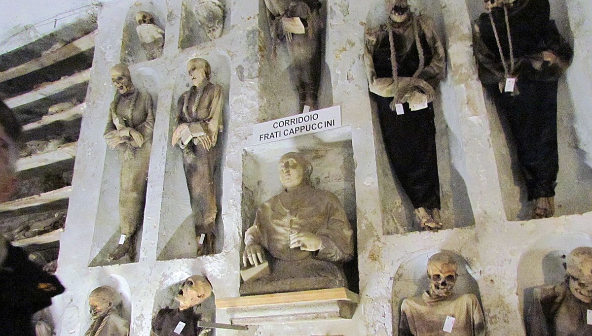 Capuchin Yeraltı Mezarları'nda sergilenen çocuk mumyalarının 200 yıllık sırrı çözülüyor