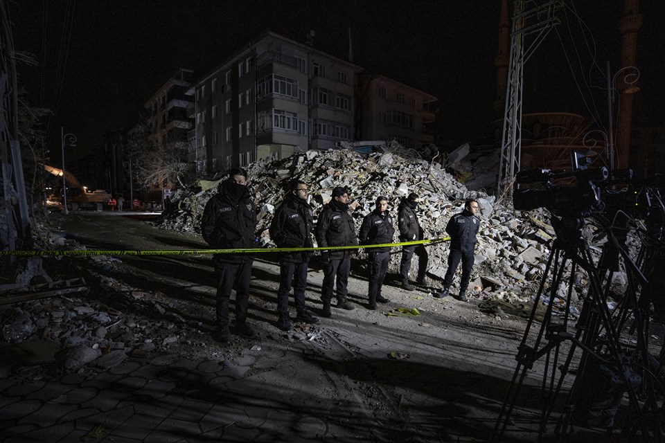 Malatya'da 5,6'lık deprem | Arama çalışmaları çökme riski nedeniyle durduruldu - 1