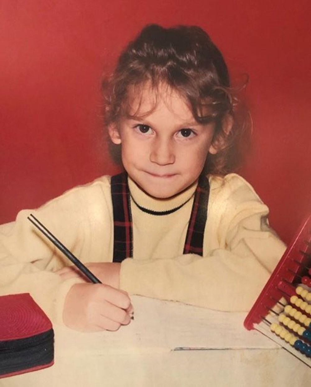 Ünlü isim geçmişe götürdü: "Oyuncu olacağını nasıl anlamadın" (Ünlülerin çocukluk ve gençlik halleri) - 435