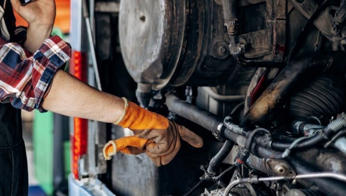 Otobüsün motorundan kaçak göçmen çıktı