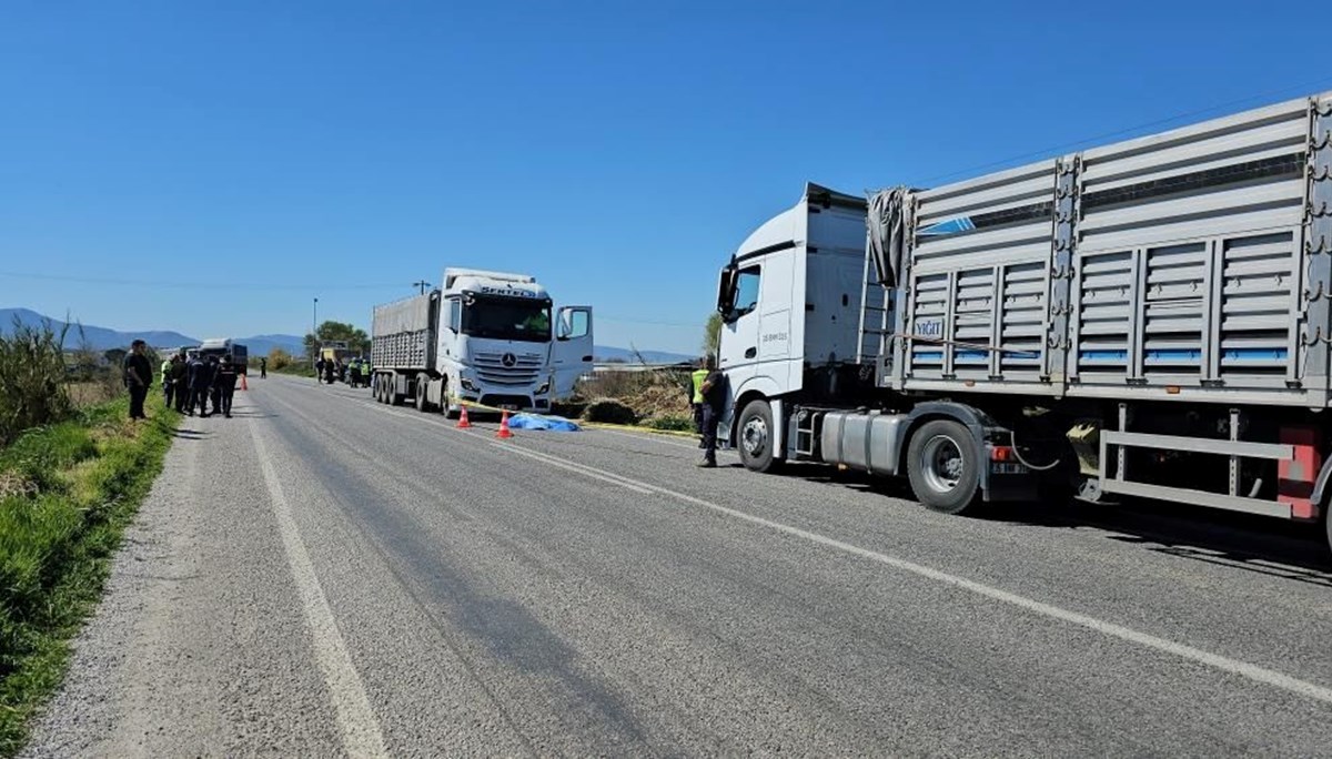 Arızalanan araçtan indi, TIR çarptı