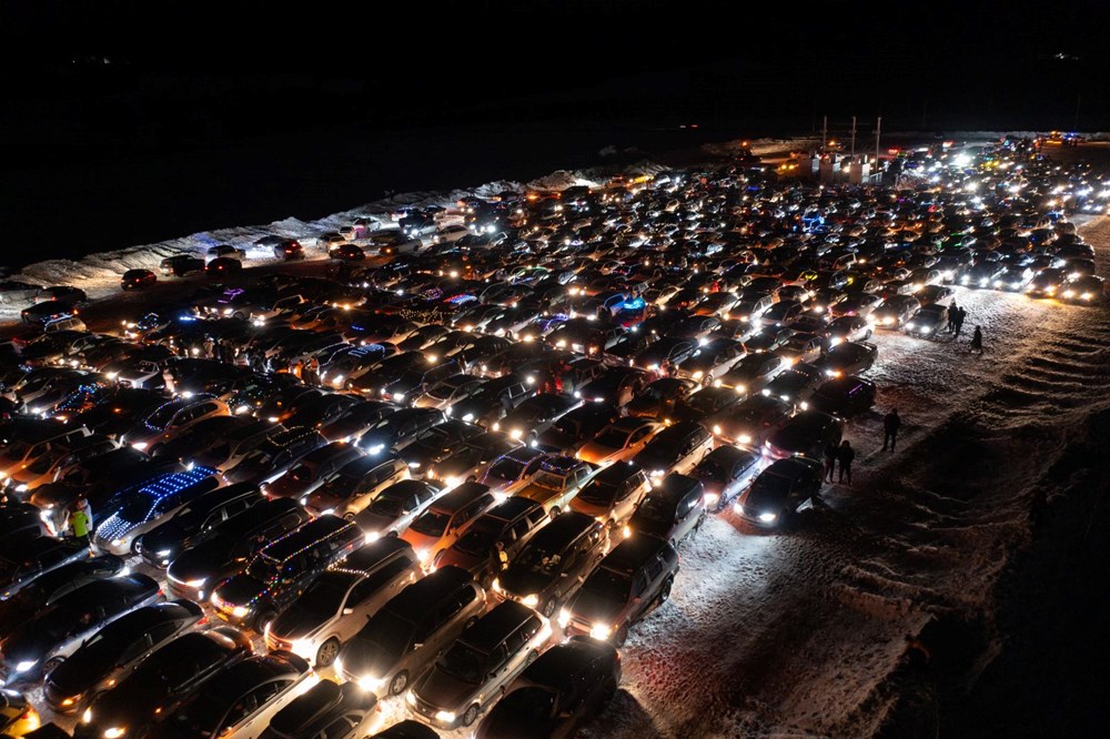 Otomobillerden dev noel ağacı: 800 otomobil katıldı - 2