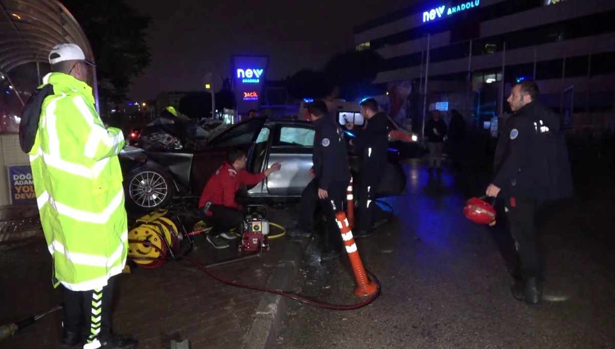 Bursa’da kontrolden çıkan araç hurdaya döndü: 3 ölü, 1 ağır yaralı Bursa’da kontrolden çıkan araç hurdaya döndü: 3 ölü, 1 ağır yaralı