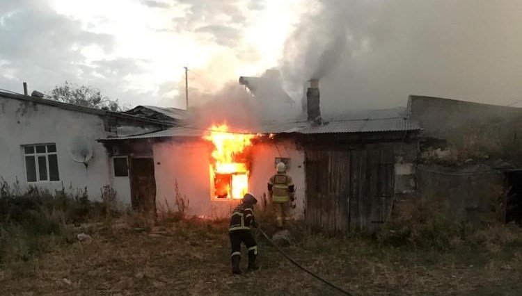 Kars'ta yangın paniği