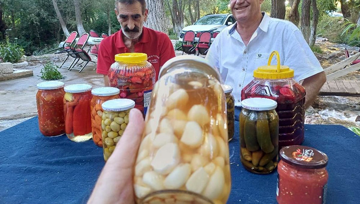 Araban Sarımsağı ile hazırladığı turşu ile şifa dağıtıyor