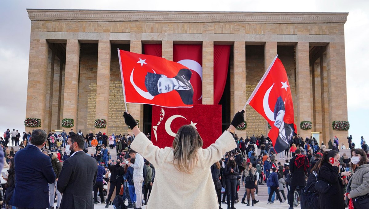 Anıtkabir'e ziyaretçi akını