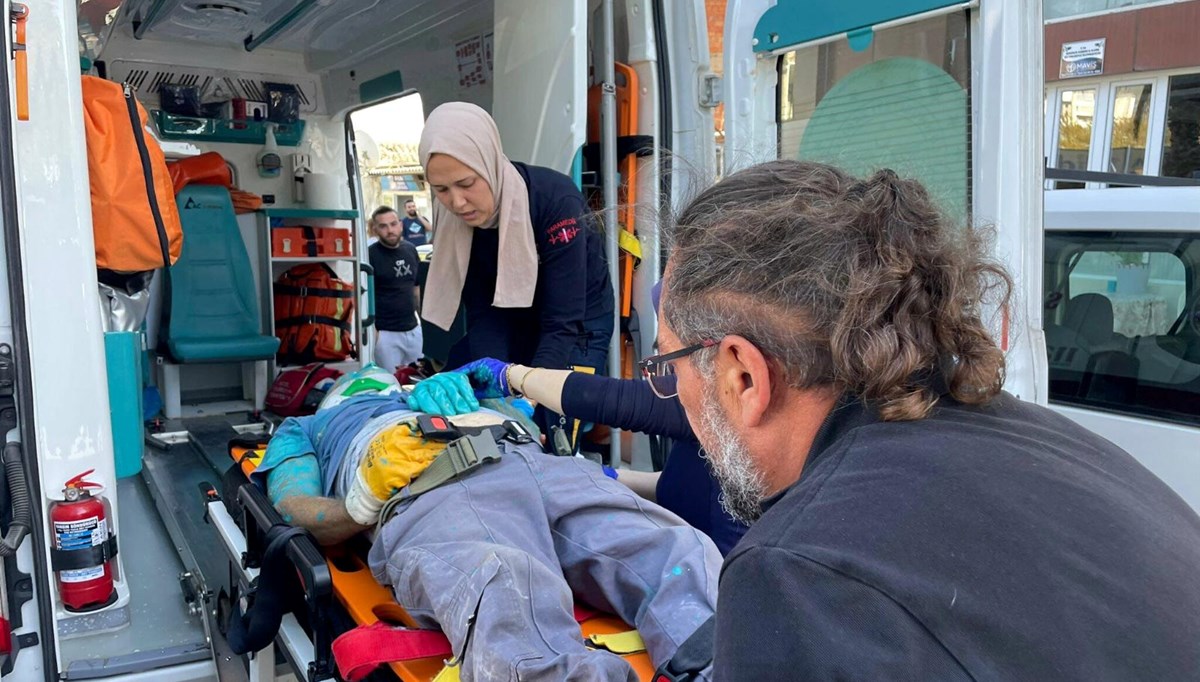 Otelin çatısından düşen işçi yaşamını yitirdi Otelin çatısından düşen işçi yaşamını yitirdi