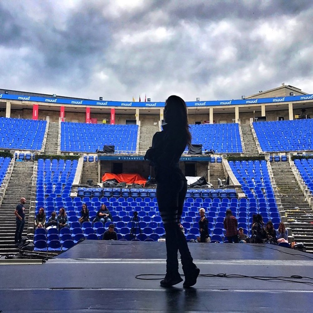Serenay Sarıkaya ile Kerem Bursin�in Paris pozu (Instagram�da ünlüler