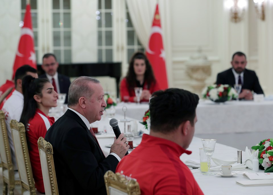 Cumhurbaşkanı Erdoğan milli sporcularla iftar yaptı - 1