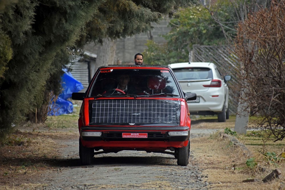 Hindistan'ın ilk yüksek teknolojili güneş arabası tanıtıldı - 10