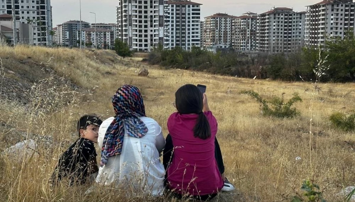 Bir yıl önce aldıkları evleri yıkıldı: Gözyaşları içinde izlediler Bir yıl önce aldıkları evleri yıkıldı: Gözyaşları içinde izlediler