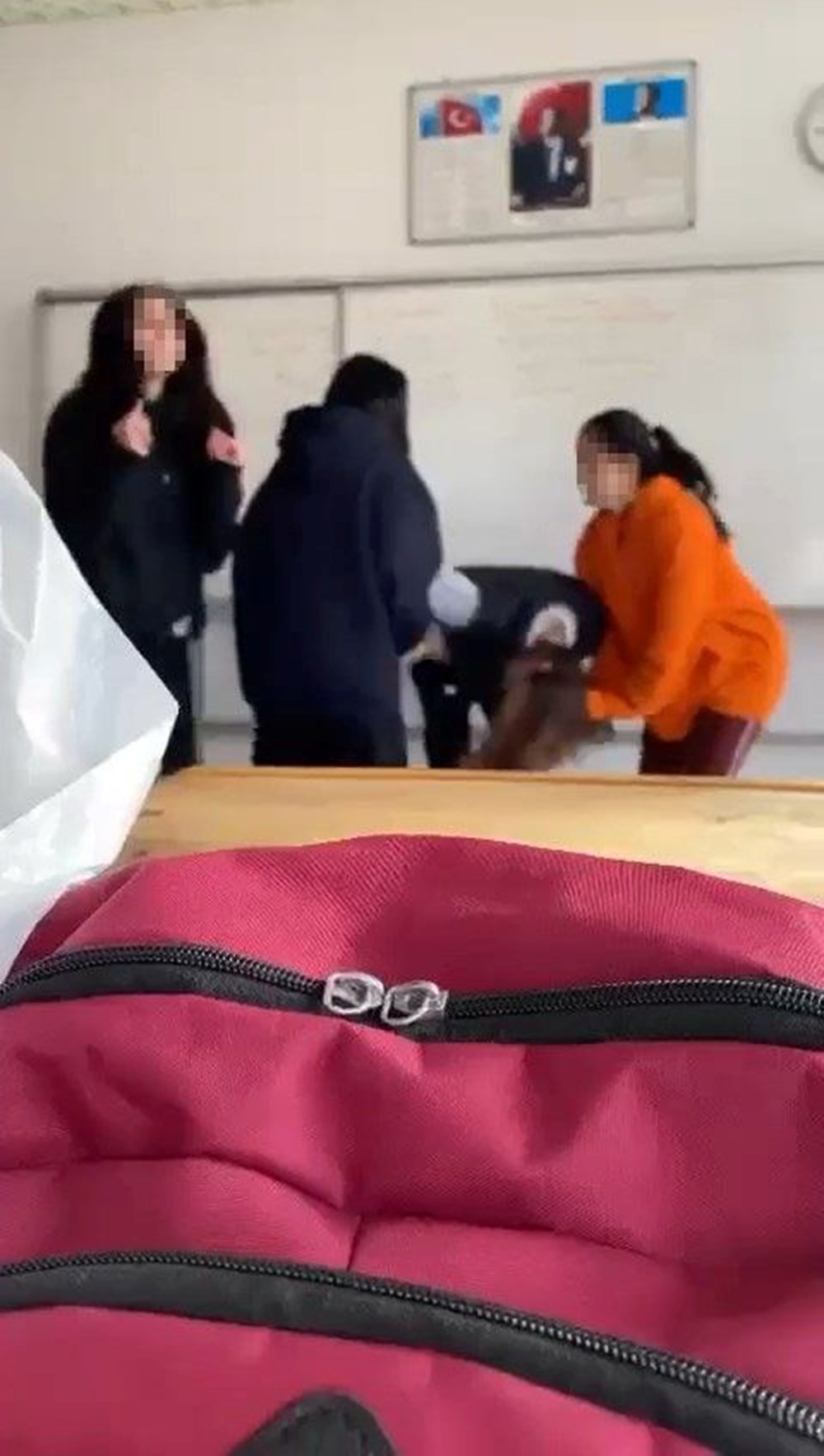 Sınıfta akran zorbalığı:''Çok güzel saçların varmış'' diyerek dövdü - 4