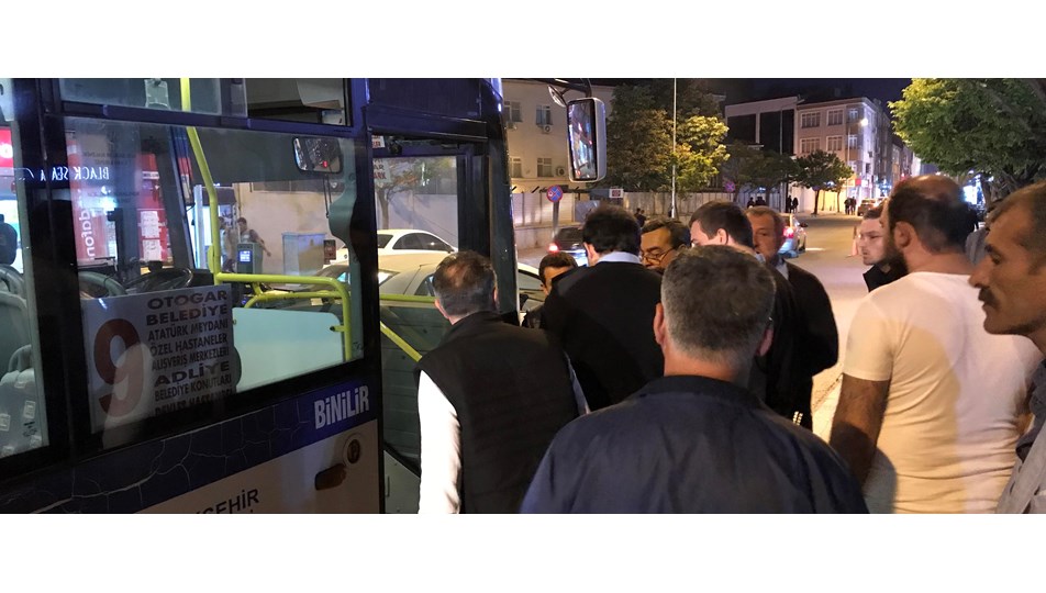 kadin yolcu halk otobusu soforunu