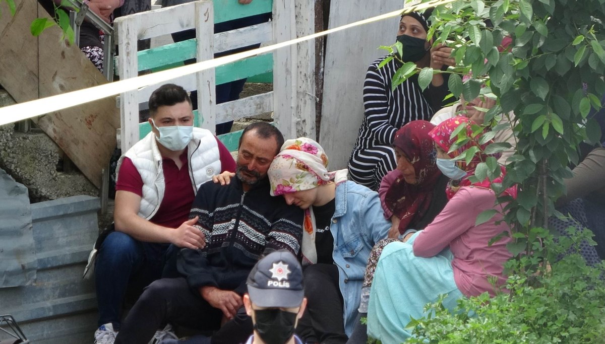 Eşini pompalı tüfekle öldüren kişi intihar etti Eşini pompalı tüfekle öldüren kişi intihar etti