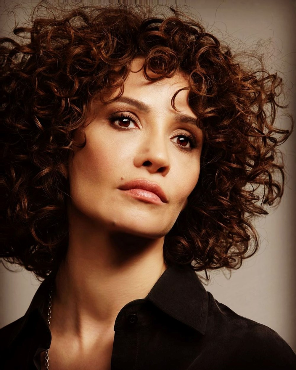 Aras Bulut İynemli'nin başrolde olduğu Atatürk dizisinde Zübeyde Hanım'ı Songül Öden canlandıracak - 3