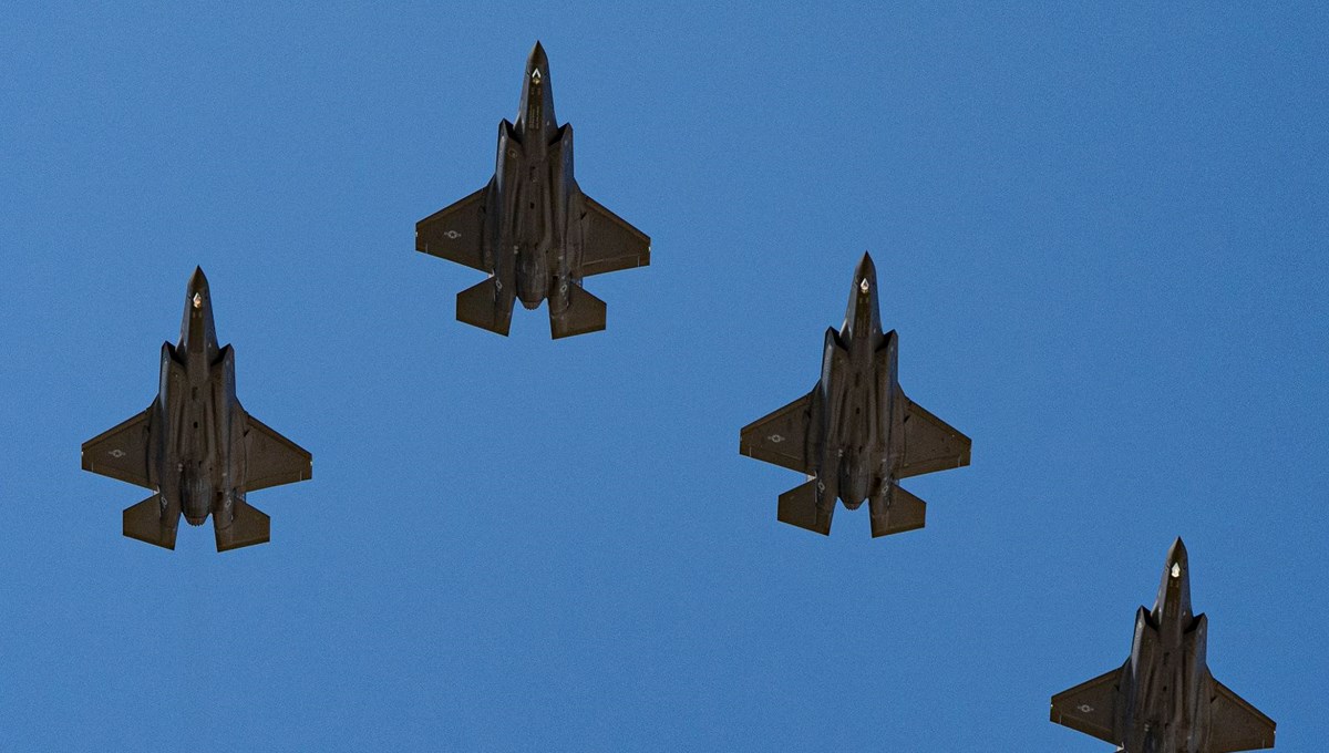 Japonya'da F-35'ler acil iniş yaptı