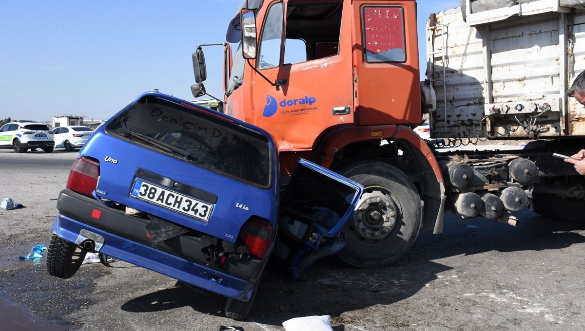 Otomobil TIR ile çarpıştı: 1 ölü, 1 yaralı