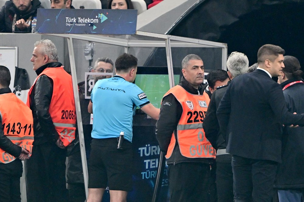 Meier'den Derbi Kırmızısına Kritik Bakış: VAR'a Rağmen Gelen Karar Doğru Muydu? 77 X4P5WdlquEGhWSEqFzT6gg