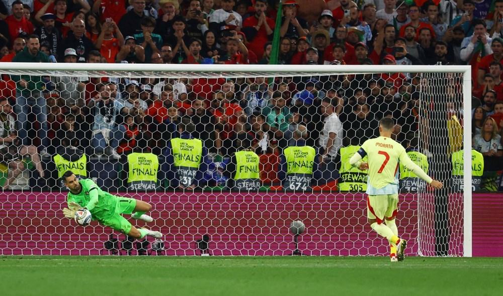 Dev finalde Galatasaraylı Morata penaltı kaçırdı, Portekiz şampiyon oldu - 2