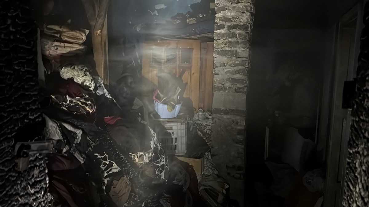 İtfaiye ekipleri tarafından söndürülen yangında evde hasar oluştu.