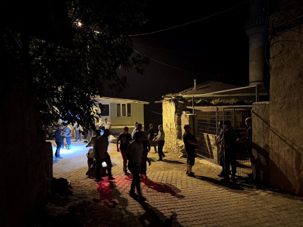 Sakarya'da iki mahalle tahliye edildi: Alevlerle mücadele gece boyu sürdü - 11