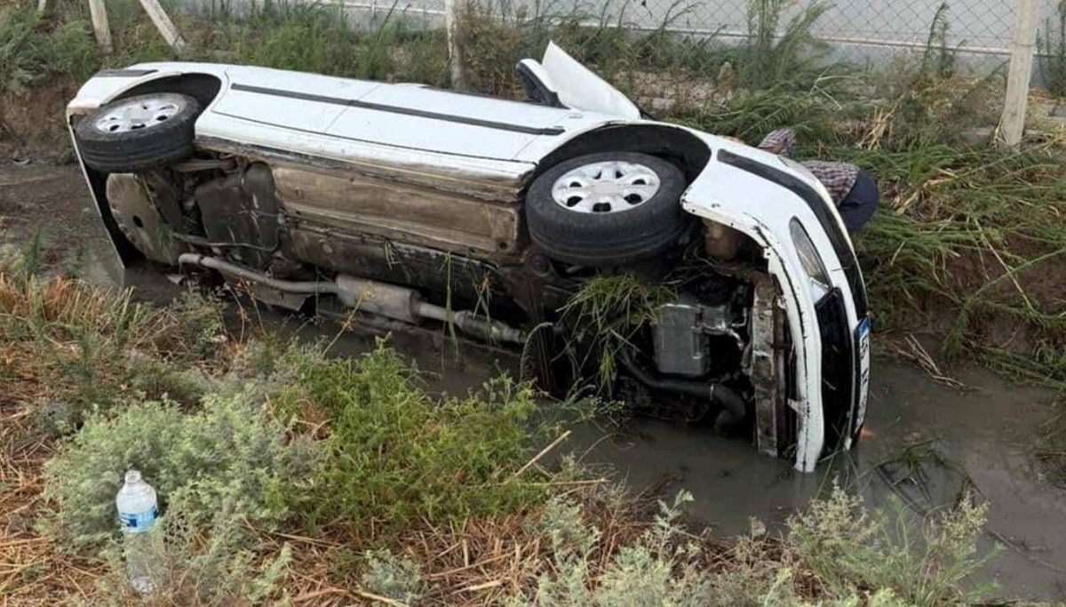 Otomobil sulama kanalına uçtu