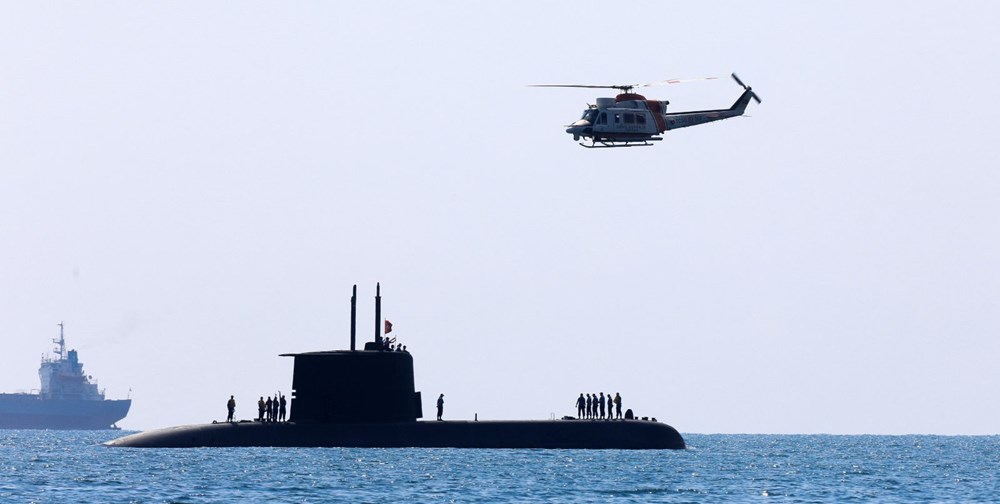 Turkish Submarine Seen on Konyaaltı Beach Surprised Tourists - 1