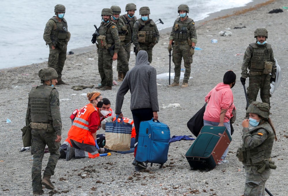 Fas'tan İspanya'ya uzanan göçmen dramı: 6 bini aşkın kişi yüzerek ya da şişme botlarla yolculuk yaptı - 9