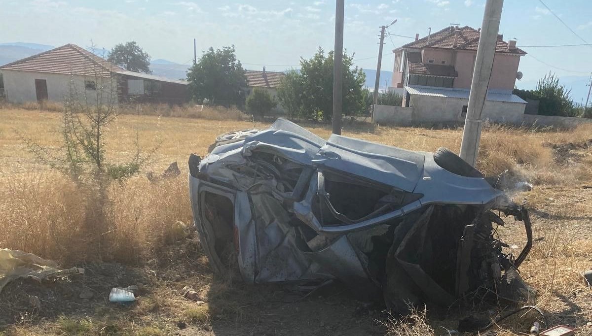 Kontrolden çıkan otomobil şarampole yuvarlandı: