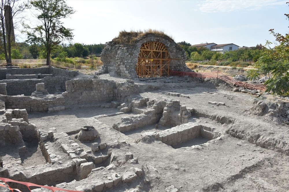 Malatya'daki Şahabiyye-i Kübra Medresesi'nde çini parçalarına rastlandı - 4