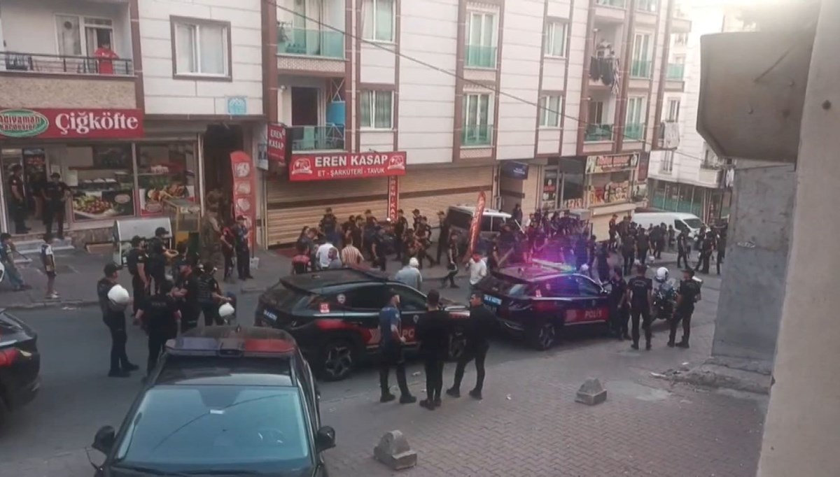 Esenyurt'ta taciz iddiası: Kalabalık linç etmek istedi! Esenyurt'ta taciz iddiası: Kalabalık linç etmek istedi!