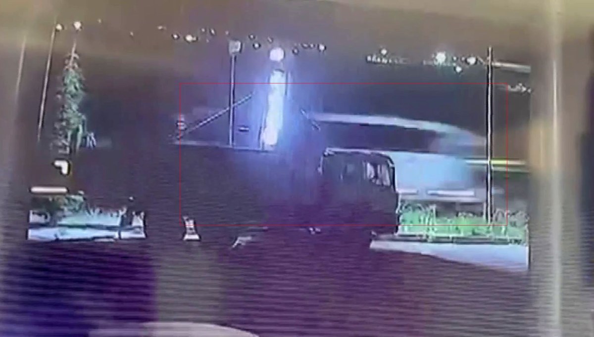 Yeni görüntü: Ankara'da otobüs üst geçidin ayağına çarptı Yeni görüntü: Ankara'da otobüs üst geçidin ayağına çarptı