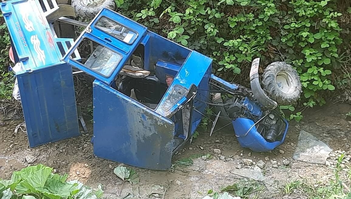 Pat pat, dereye devrildi: 2 yaralı