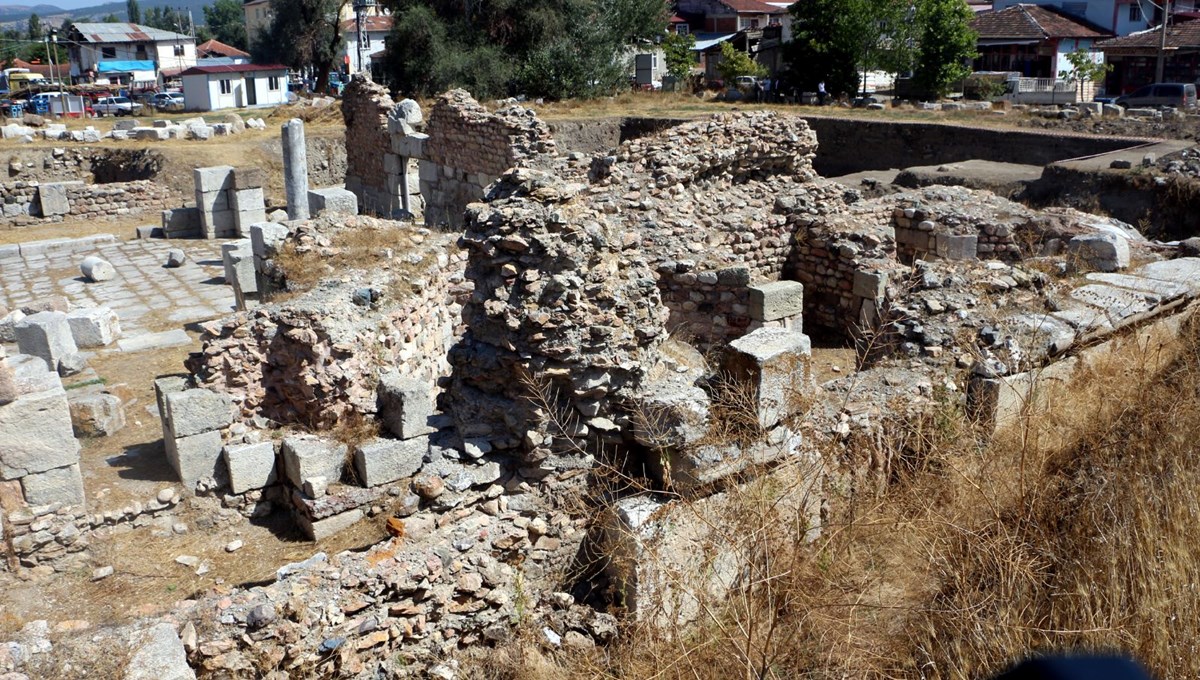 Tokat’taki Sebastapolis Antik Kenti kazılarında iki bin yıllık Roma yolu bulundu