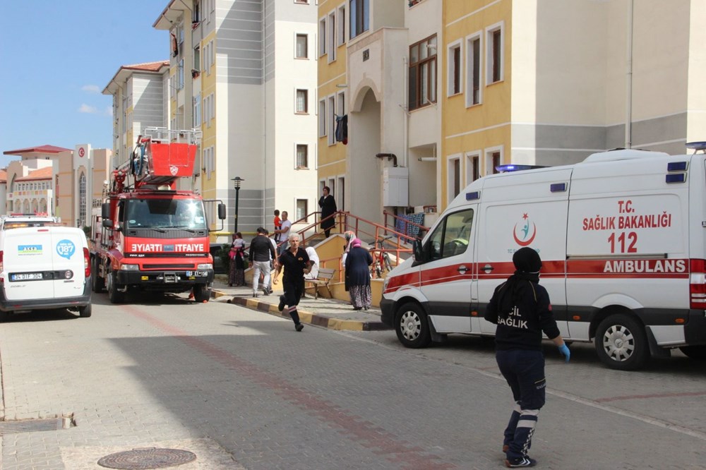5 katlı binada çıkan yangında can pazarı yaşandı - 1