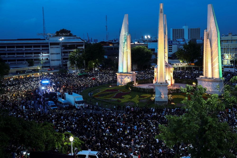 Tayland'da öğrenciler bir aydır sokakta: Açlık Oyunları işareti - 8