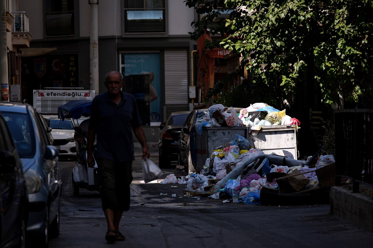 Kent sakinleri uzun zamandır çöp sorununun yaşandığını dile getiriyor.