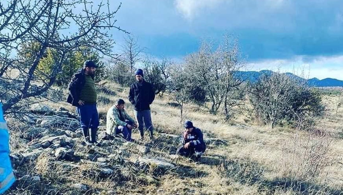 Kaçak kızıl geyik avlayanlara suçüstü Kaçak kızıl geyik avlayanlara suçüstü