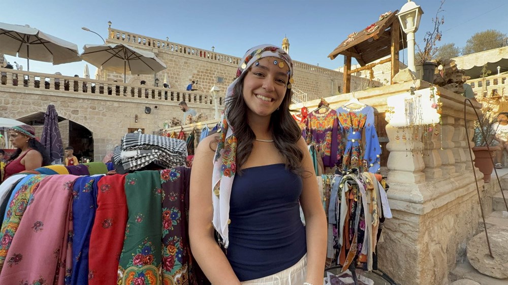 Midyat'ta termometreler 40 dereceyi gösterdi: Sıcağa rağmen bölgeye turist yağdı - 1