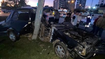 Mersin’de feci kaza: Otomobil ikiye bölündü