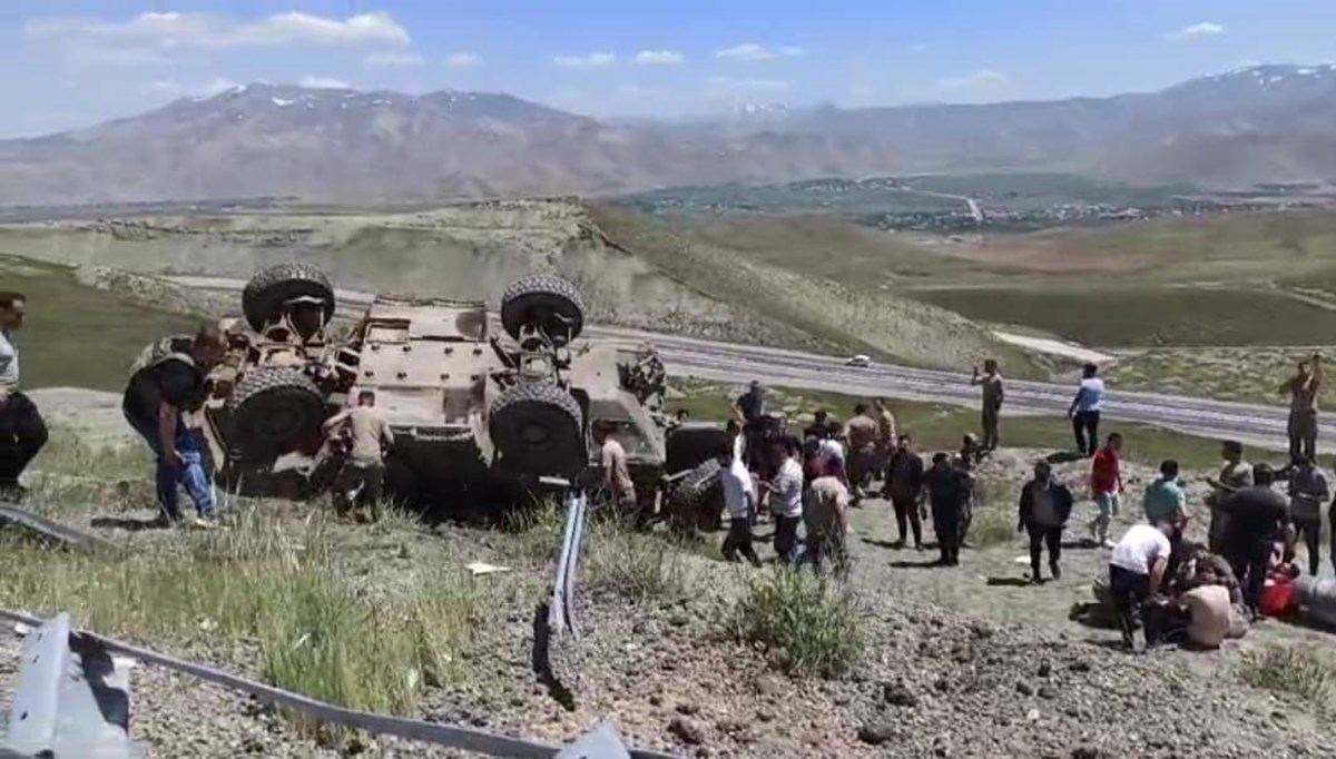 Van'da askeri araç devrildi: 4 yaralı Van'da askeri araç devrildi: 4 yaralı